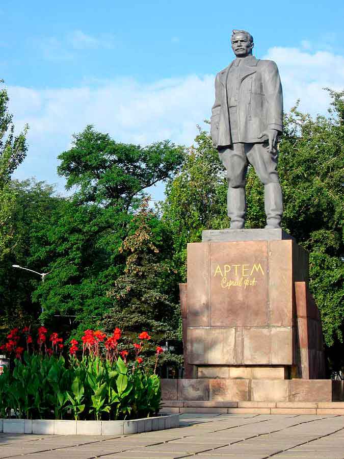 Главные факты о памятнике Артёму в Донецке