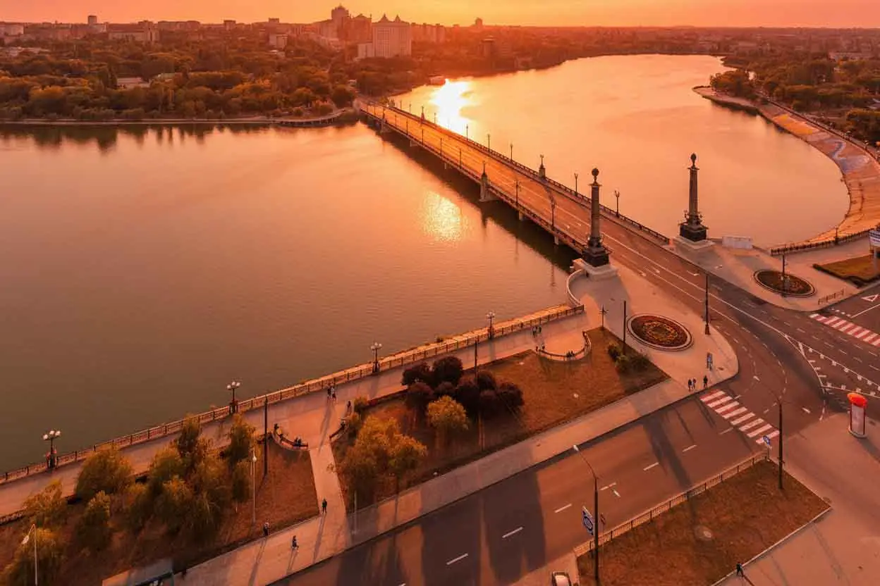 Мост через реку Кальмиус в Донецке: Полная история строительства и архитектурный анализ