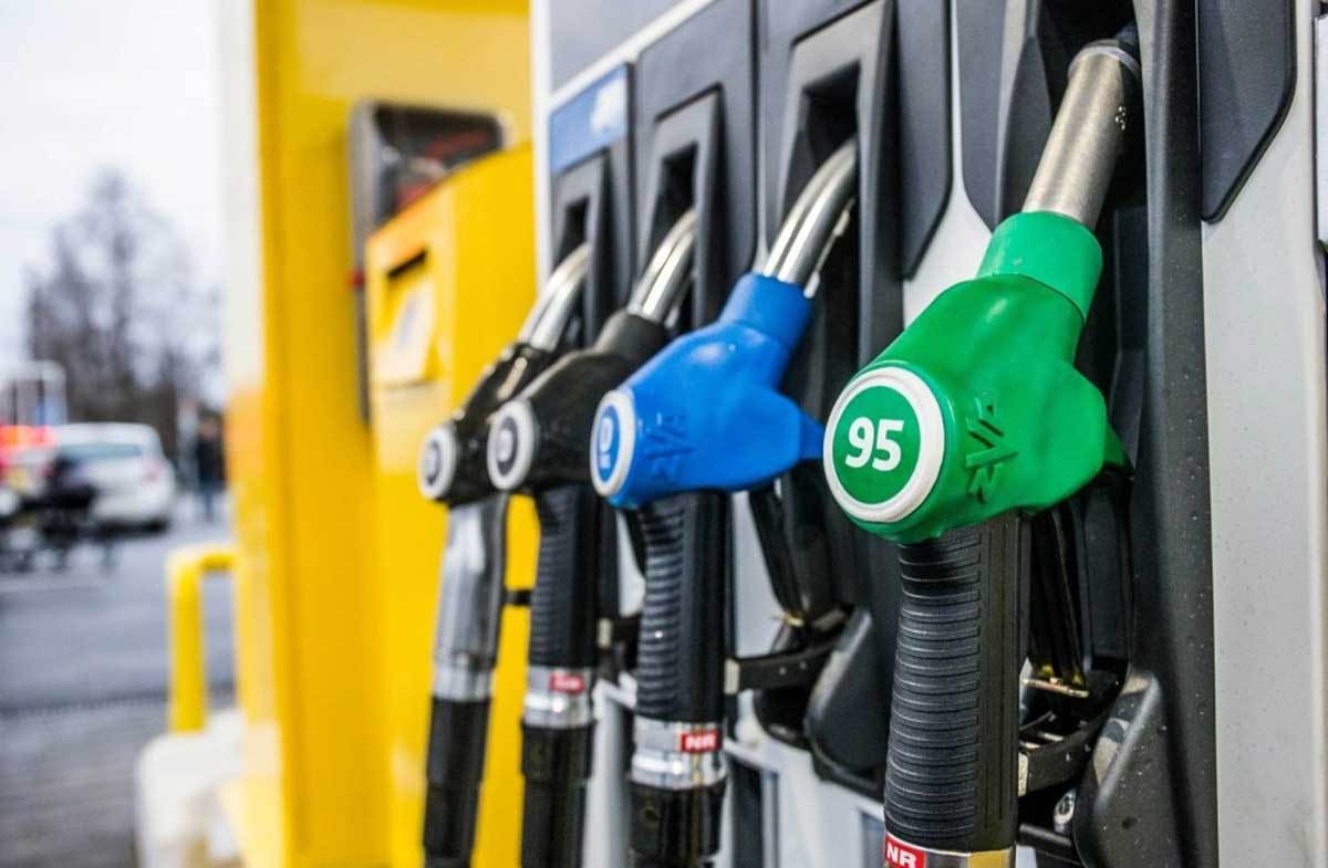Впервые в истории США цена галлона бензина превысила 5 долларов
